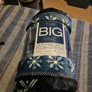The Big One Blue Snowflake Plush Throw